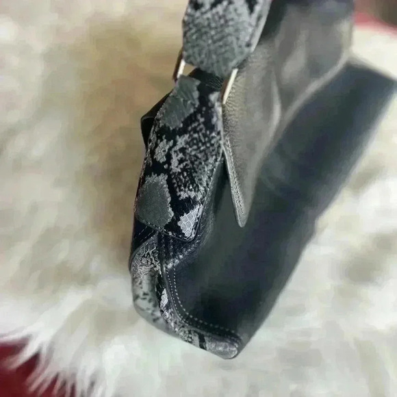 Kenneth Cole Black Leather Hobo Bag with Snake Embossed Details y2k - Picture 12 of 16